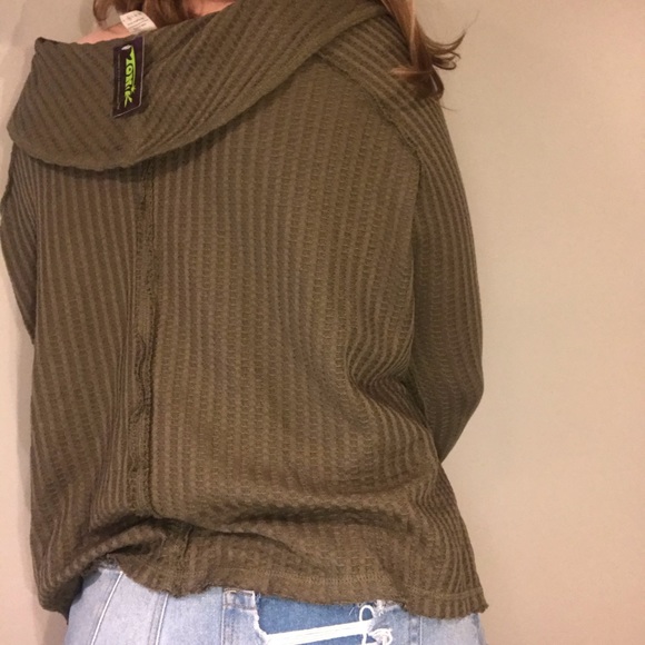 Cropped Sweater Size M - Picture 4 of 8